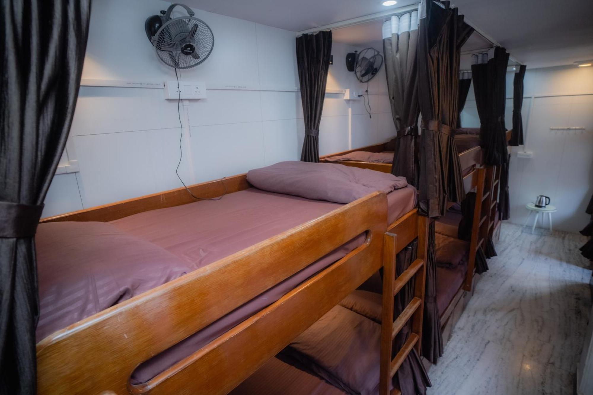 Pearl Courtyard Dormitory Váránaszi Kültér fotó
